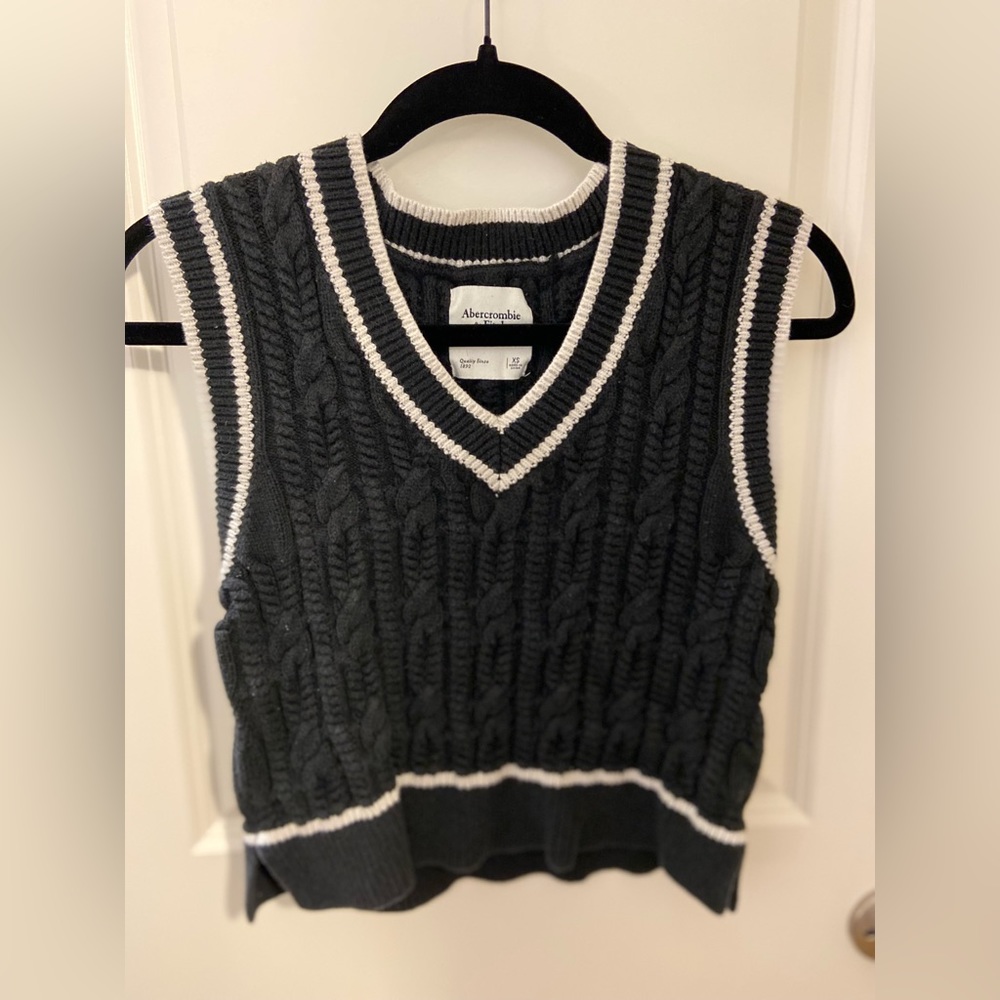Abercrombie and Fitch Sweater Vest Collegiate XS Navy White
